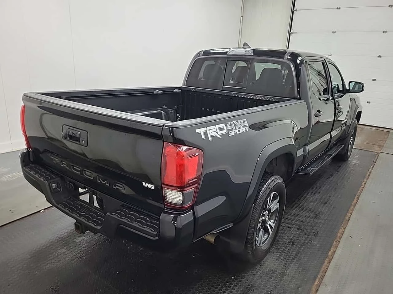 Toyota Tacoma * SR5 CREW CAB LONG BED * 2 КЛЮЧА * , снимка 3 - Автомобили и джипове - 54109973