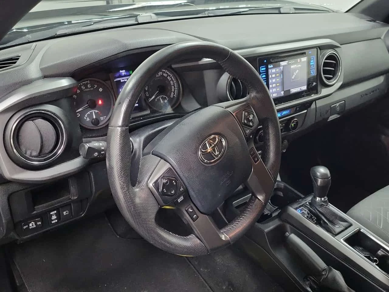 Toyota Tacoma * SR5 CREW CAB LONG BED * 2 КЛЮЧА * , снимка 12 - Автомобили и джипове - 54109973