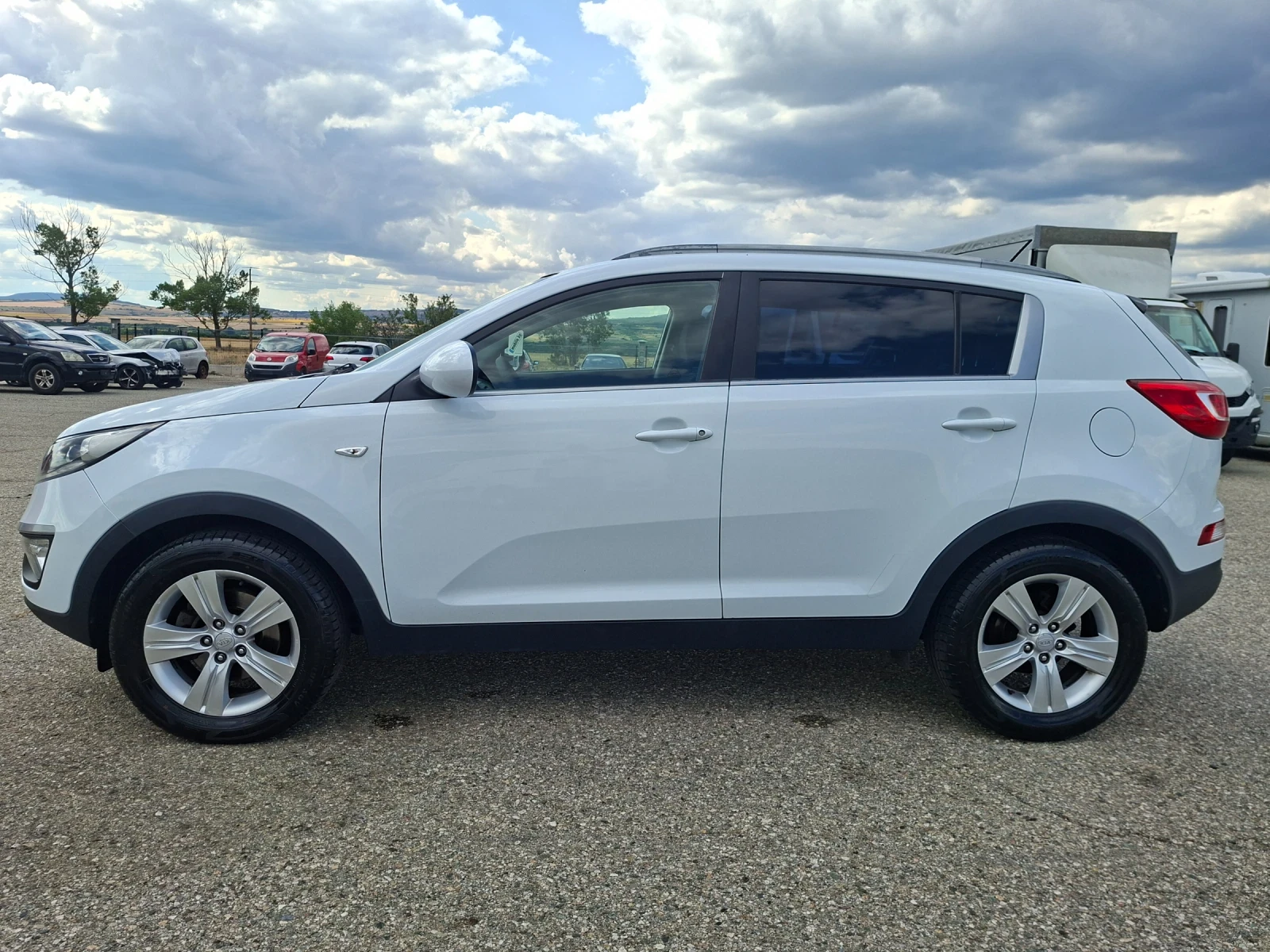Kia Sportage 1, 7 crdi, снимка 9 - Автомобили и джипове - 55177829