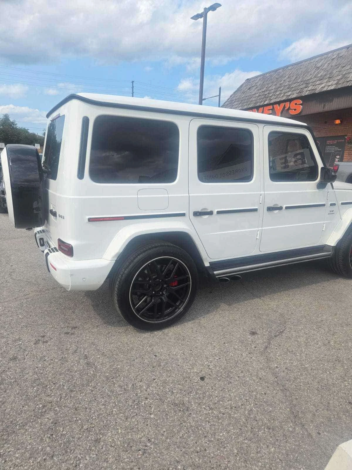 Mercedes-Benz G 63 AMG * МАСАЖИ* ДИСТРОНИК* 360 КАМЕРА* ОБДУХВАНЕ* , снимка 3 - Автомобили и джипове - 55640411