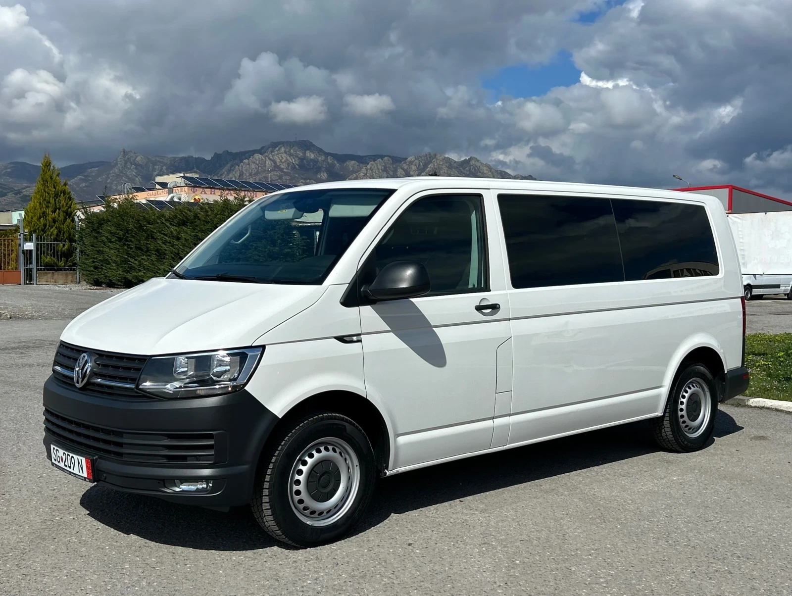VW T6 Transporter 2.0TDI 150ps LONG 8+ 1 2019г 6скорости, снимка 2 - Бусове и автобуси - 54086725