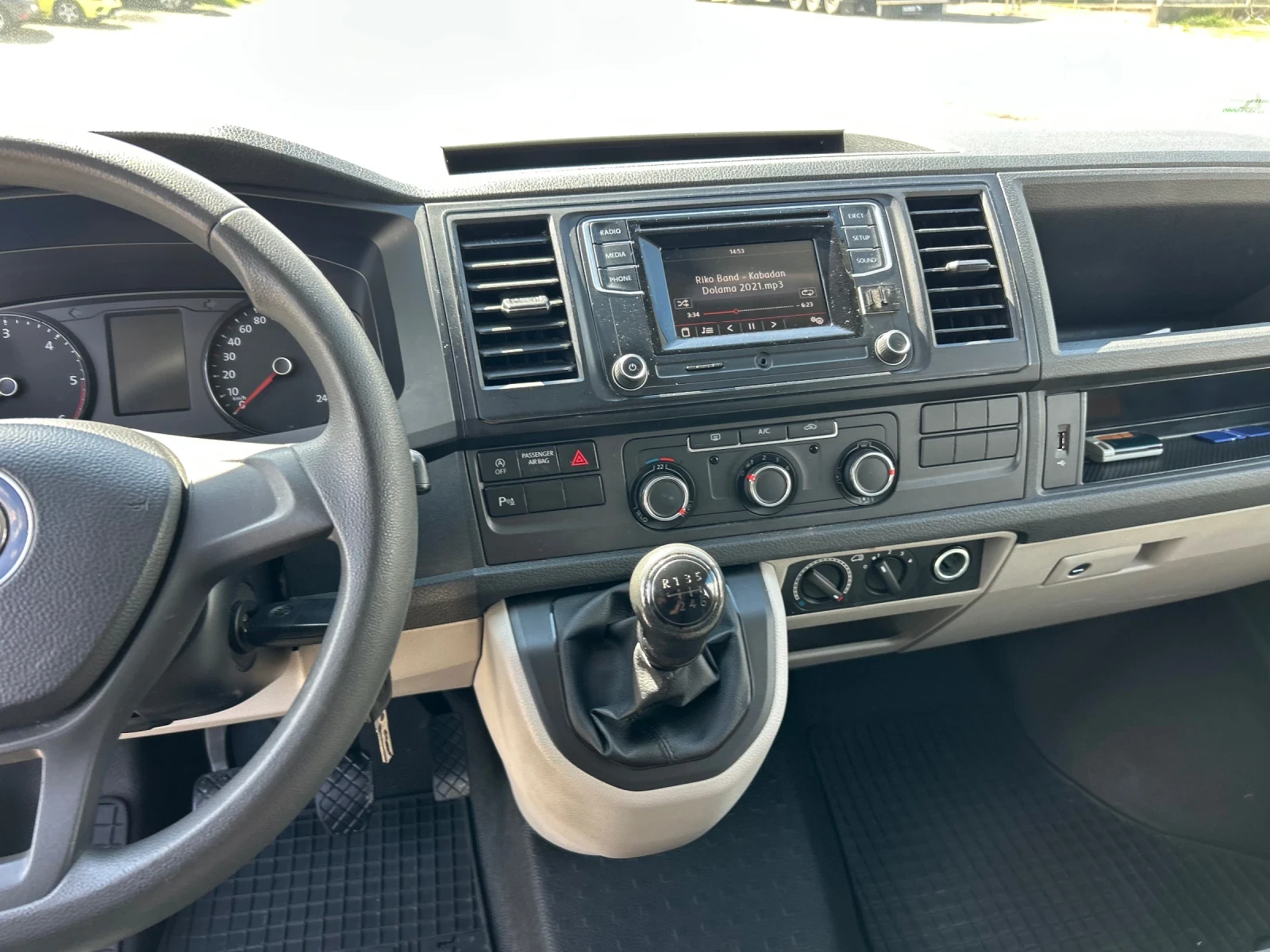 VW T6 Transporter 2.0TDI 150ps LONG 8+ 1 2019г 6скорости, снимка 15 - Бусове и автобуси - 54086725