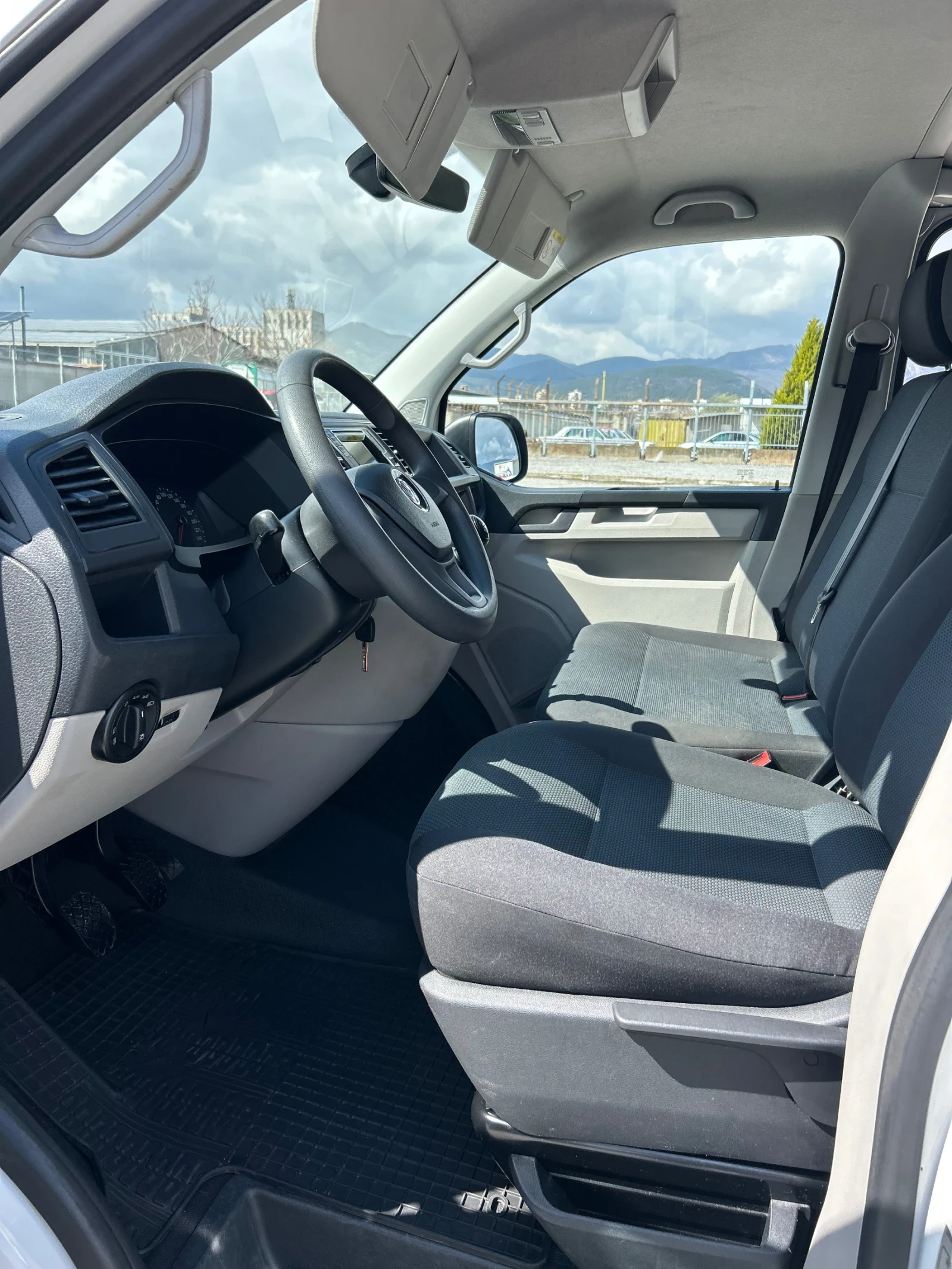 VW T6 Transporter 2.0TDI 150ps LONG 8+ 1 2019г 6скорости, снимка 11 - Бусове и автобуси - 54086725