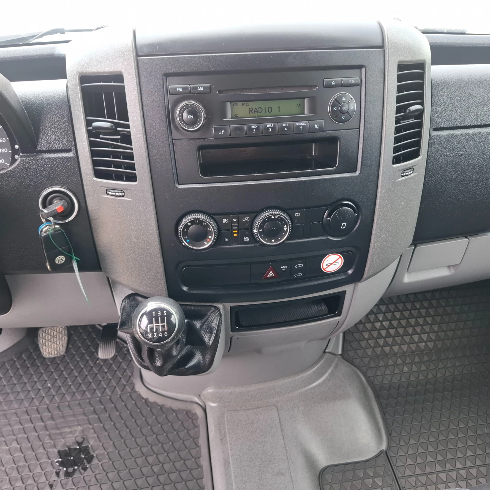 VW Crafter Германия EURO5 КЛИМАТИК, снимка 13 - Бусове и автобуси - 54370339