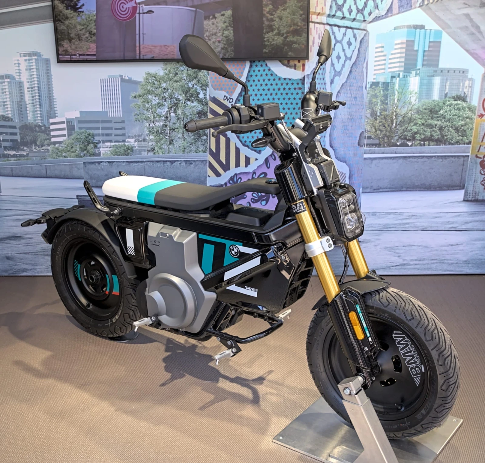BMW C E02