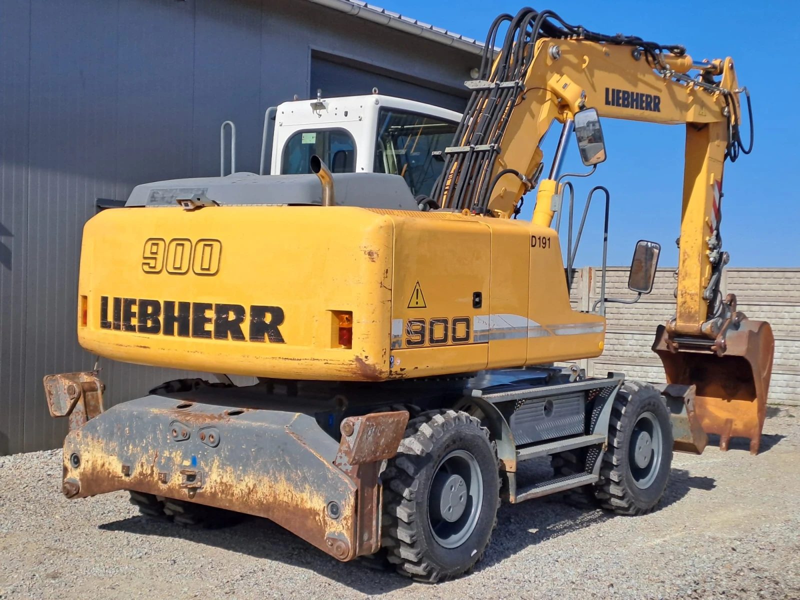 Багер Liebherr A900 - изображение 3