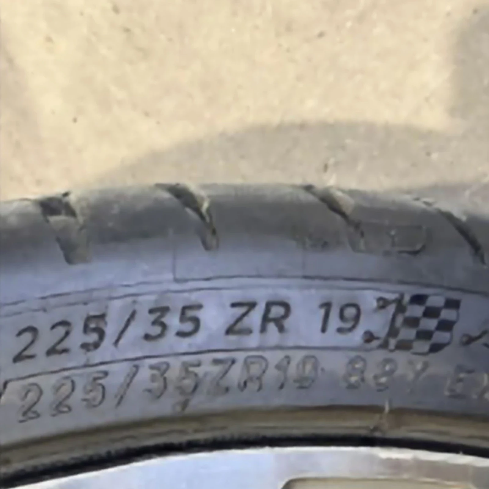 Гуми с джанти Michelin 225/35R19, снимка 4 - Гуми и джанти - 54379255