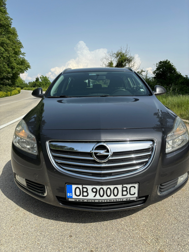 Opel Insignia Sports tourer, снимка 1 - Автомобили и джипове - 46260303