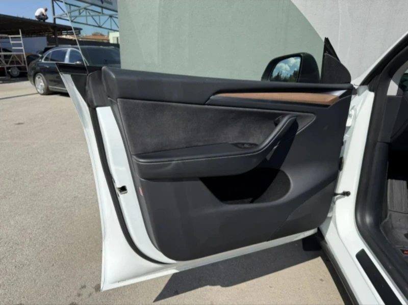 Tesla Model Y Performance , снимка 9 - Автомобили и джипове - 51992524