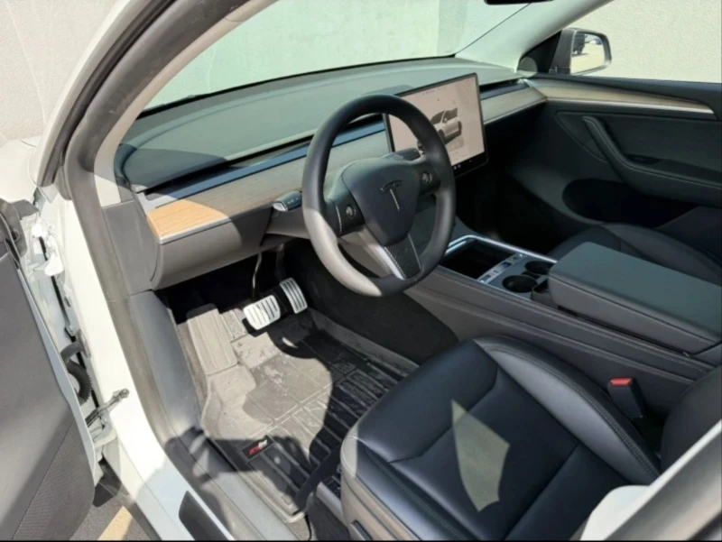 Tesla Model Y Performance , снимка 11 - Автомобили и джипове - 51992524