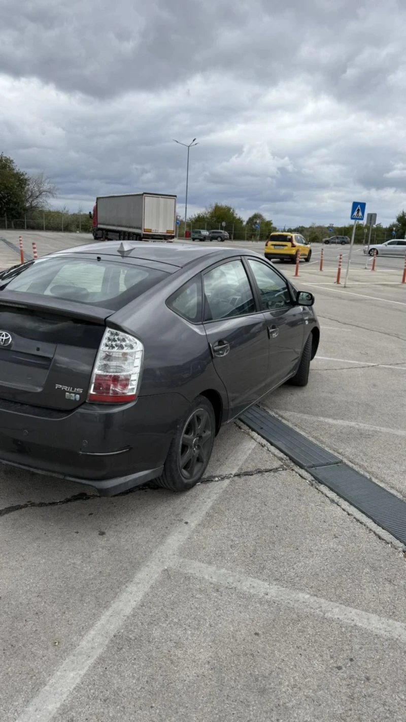Toyota Prius Хибрид, снимка 13 - Автомобили и джипове - 51935126