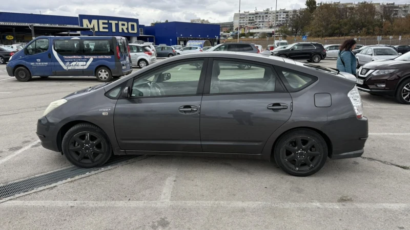 Toyota Prius Хибрид, снимка 5 - Автомобили и джипове - 51935126