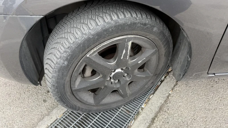 Toyota Prius Хибрид, снимка 16 - Автомобили и джипове - 51935126