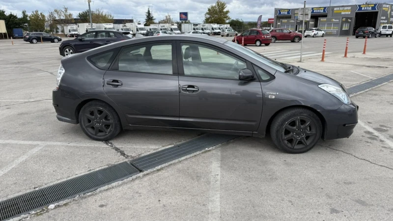 Toyota Prius Хибрид, снимка 3 - Автомобили и джипове - 51935126