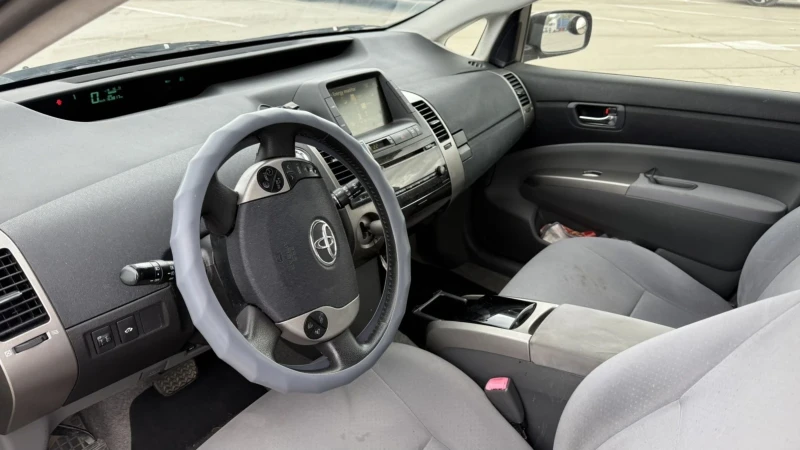 Toyota Prius Хибрид, снимка 7 - Автомобили и джипове - 51935126