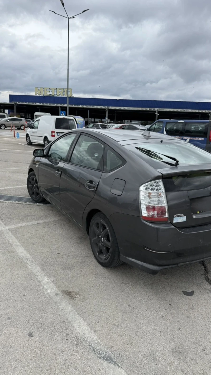 Toyota Prius Хибрид, снимка 4 - Автомобили и джипове - 51935126
