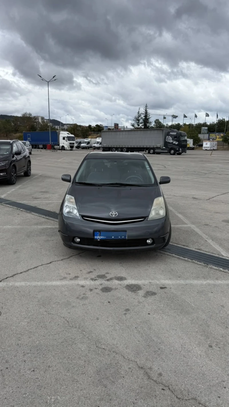 Toyota Prius Хибрид, снимка 2 - Автомобили и джипове - 51935126