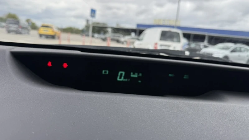 Toyota Prius Хибрид, снимка 14 - Автомобили и джипове - 51935126