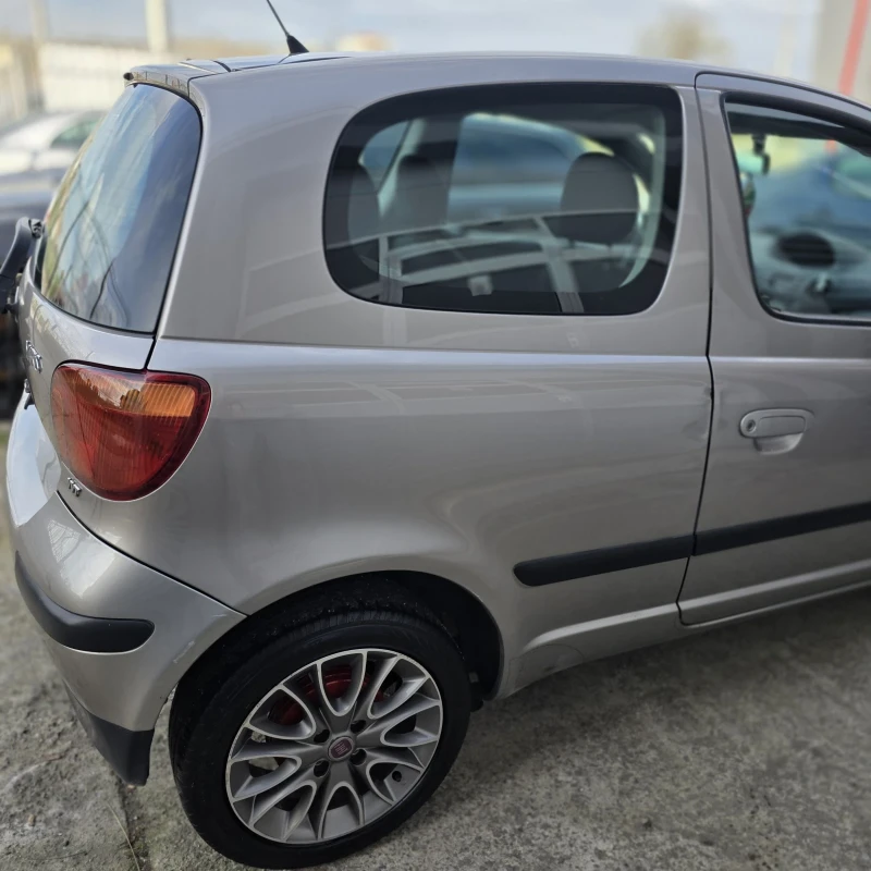 Toyota Yaris 1.3 vvt-i 87hp, снимка 9 - Автомобили и джипове - 52551953