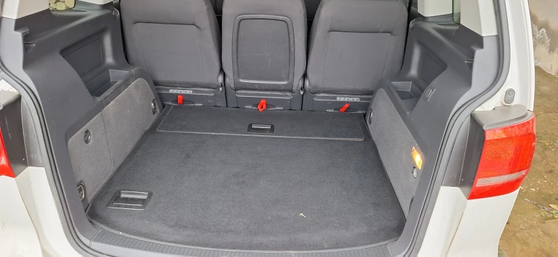 VW Touran, снимка 10 - Автомобили и джипове - 52886273