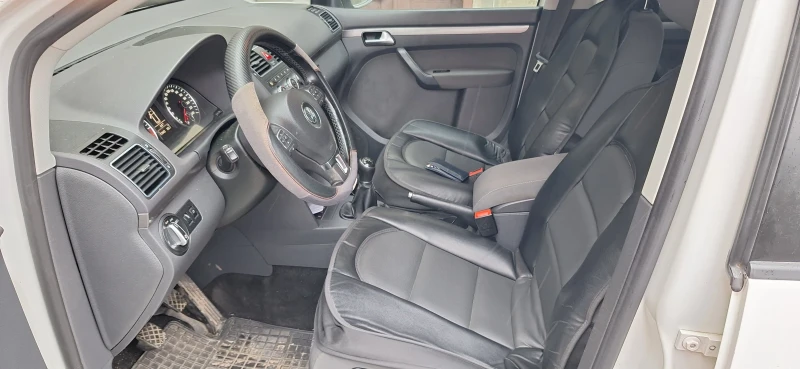 VW Touran, снимка 8 - Автомобили и джипове - 52886273