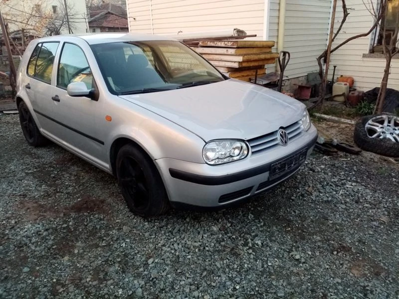 VW Golf 1.6, снимка 8 - Автомобили и джипове - 36376226