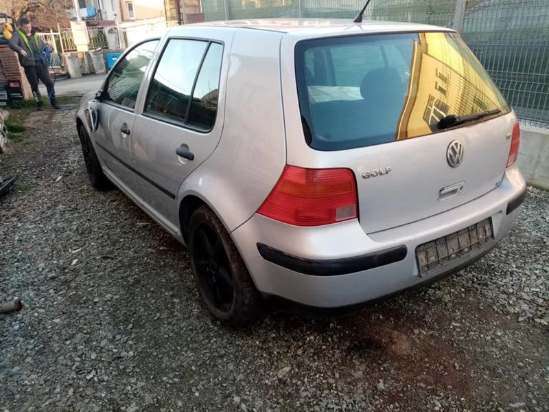 VW Golf 1.6, снимка 4 - Автомобили и джипове - 36376226