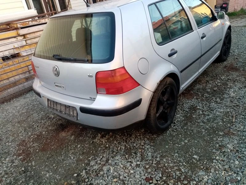 VW Golf 1.6, снимка 3 - Автомобили и джипове - 36376226