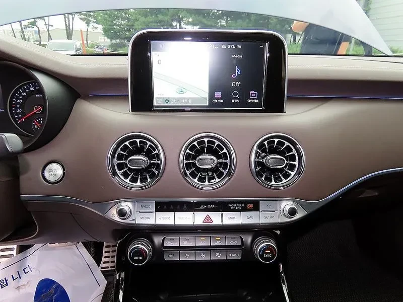 Kia Stinger 3.3 2WD GT - САМО 30% АВАНС , снимка 13 - Автомобили и джипове - 55998796