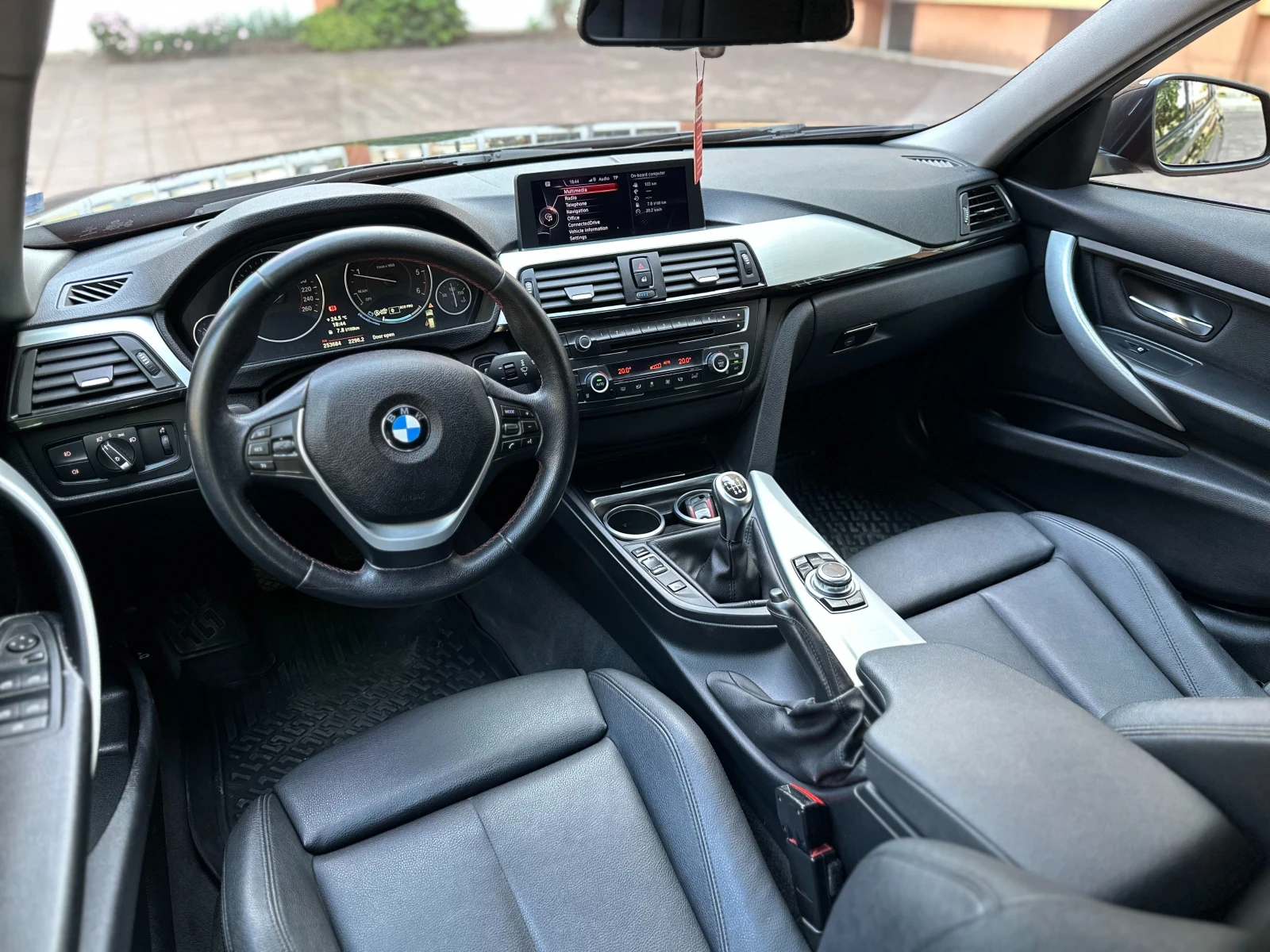 BMW 320 M-Sport - изображение 10