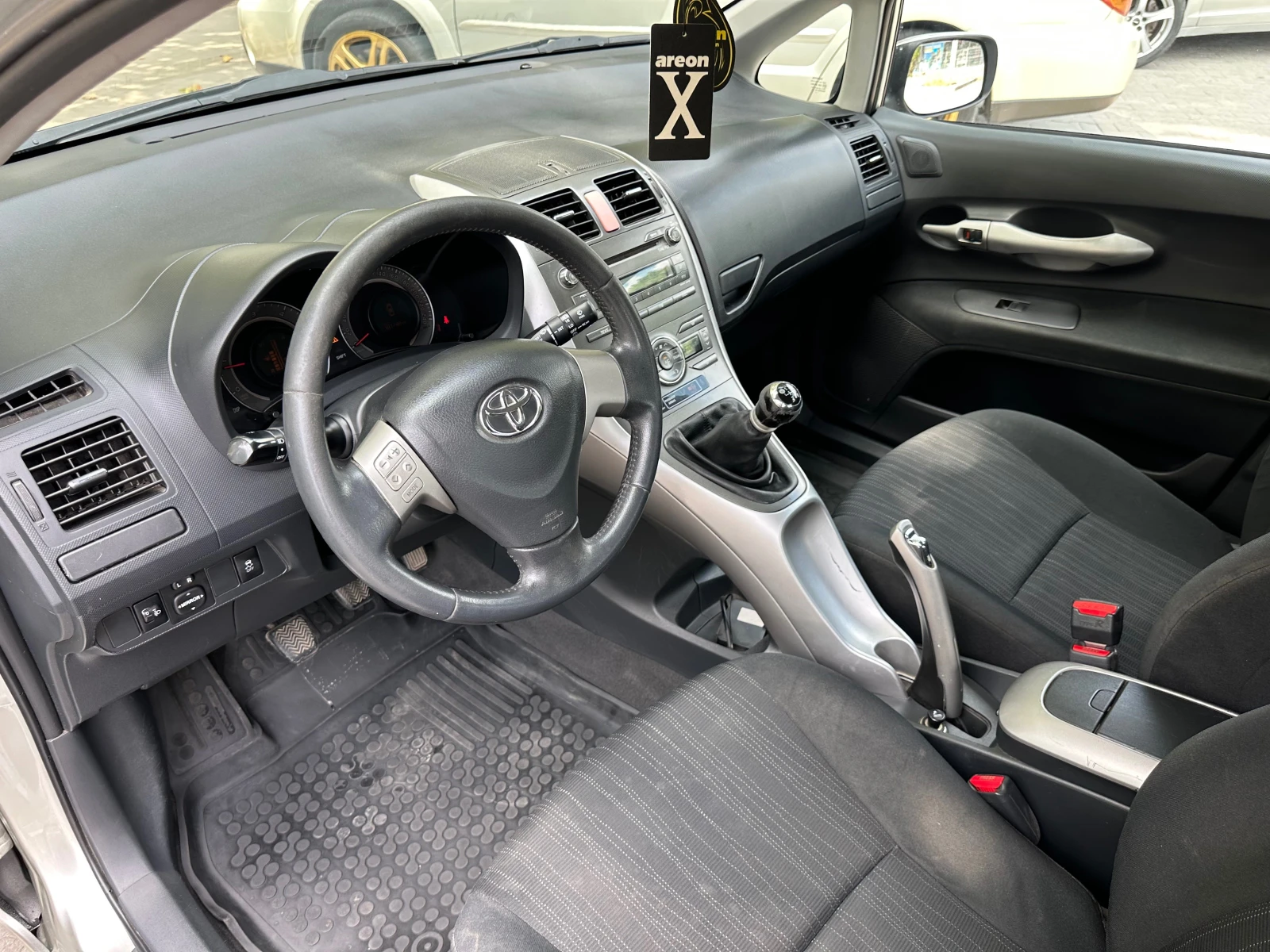 Toyota Auris 2.0D4D - изображение 10
