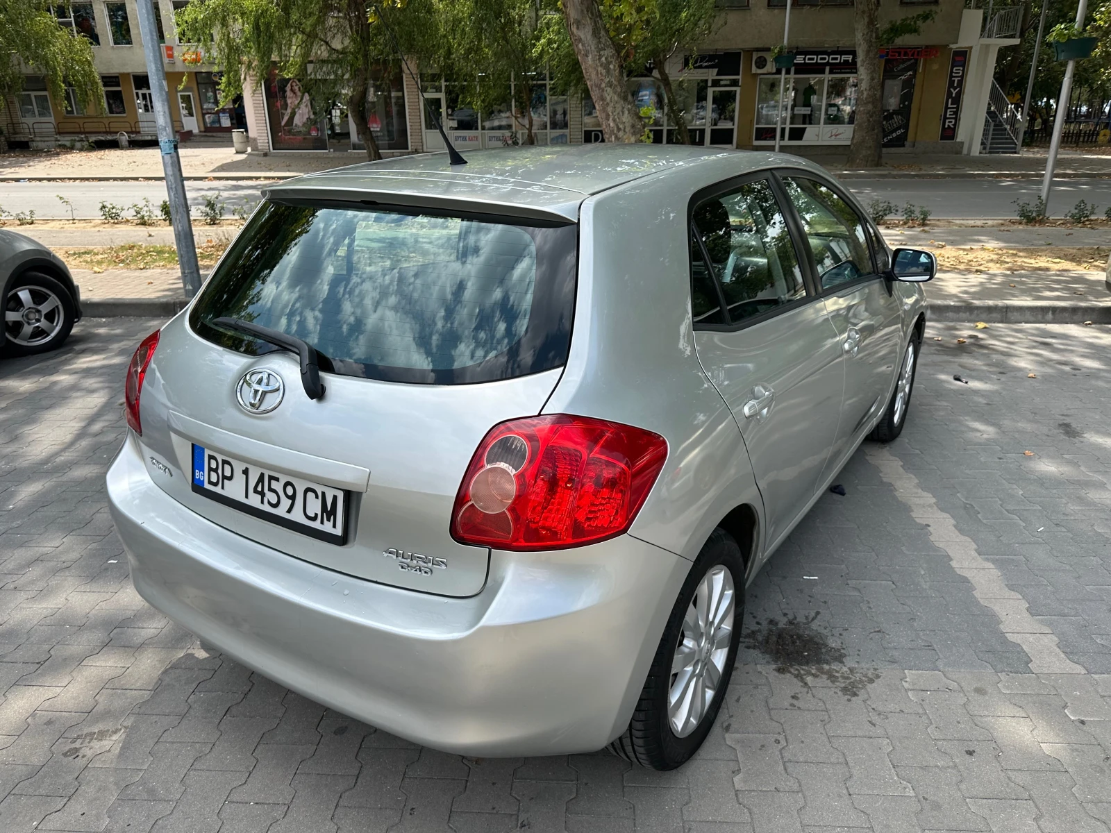 Toyota Auris 2.0D4D - изображение 2
