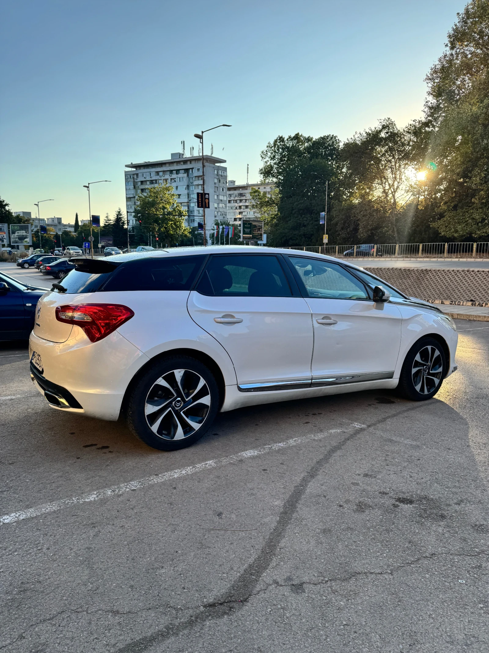 Citroen DS5 Хечбек - изображение 5