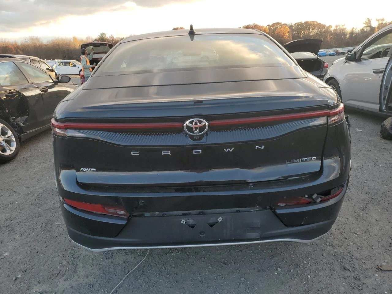 Toyota Crown 2.5 XLE - изображение 3