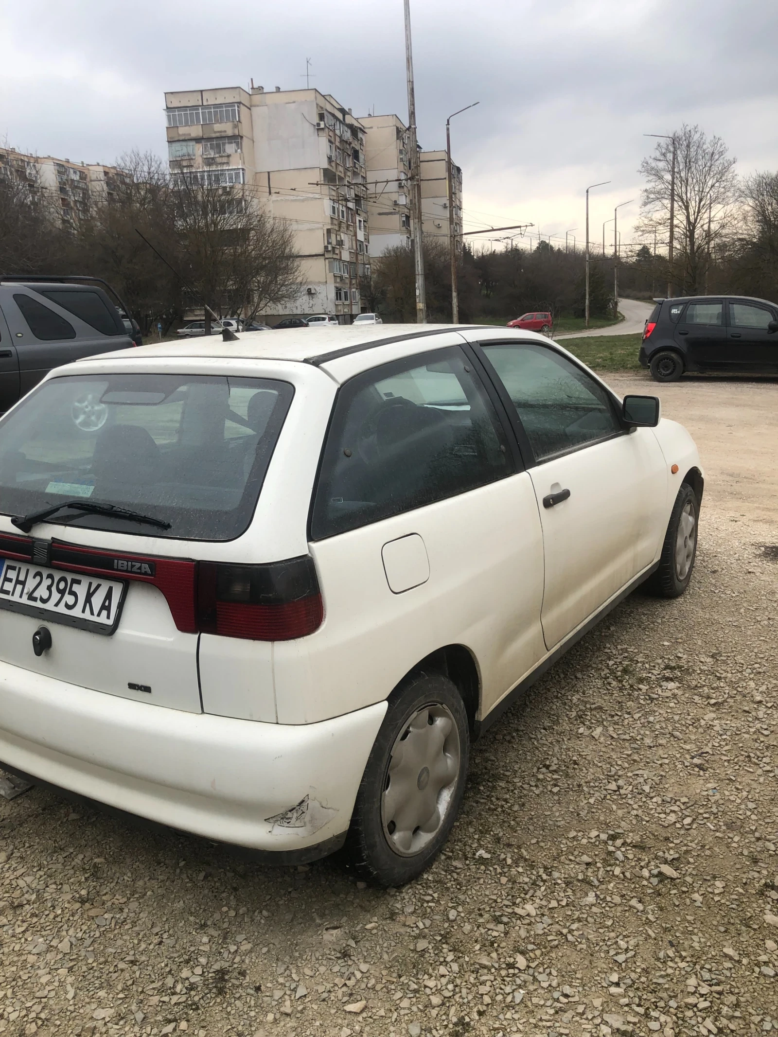 Seat Ibiza Лек, снимка 2 - Автомобили и джипове - 53910300