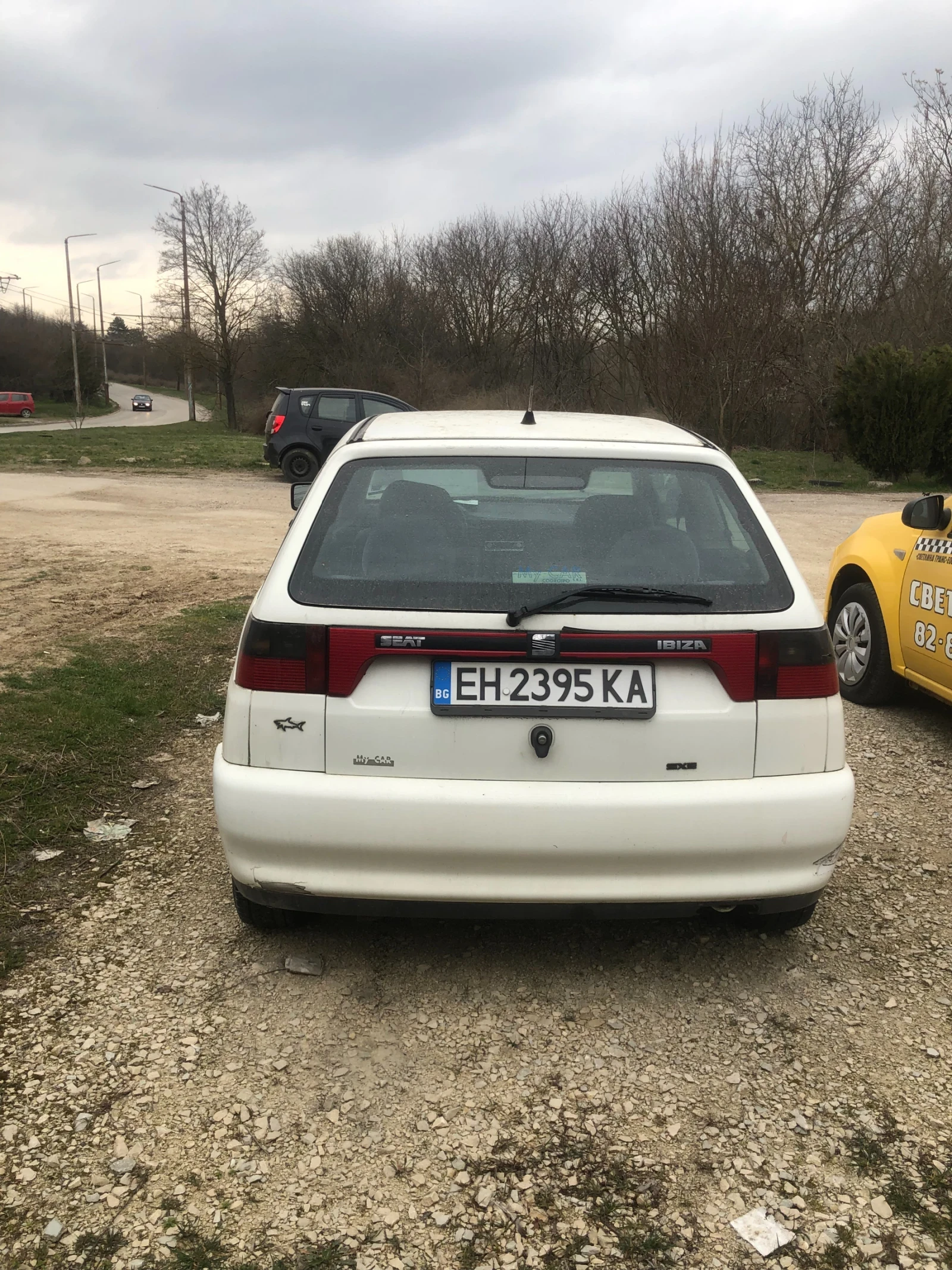 Seat Ibiza Лек, снимка 3 - Автомобили и джипове - 53910300