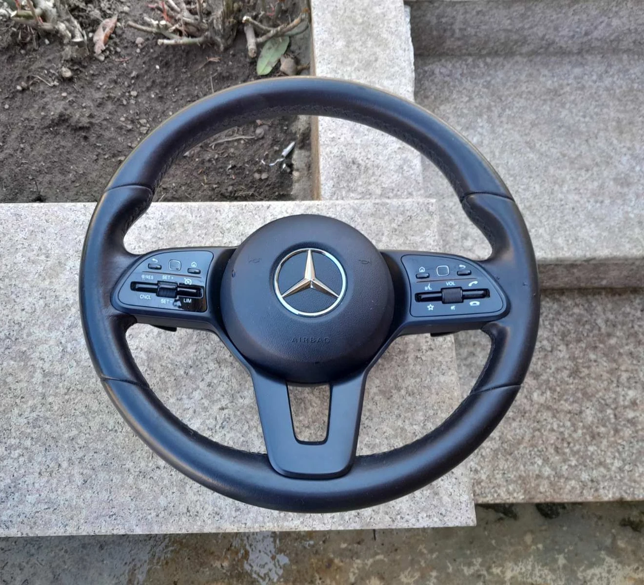 Mercedes-Benz CLA 200 1.4, снимка 2 - Автомобили и джипове - 54016139