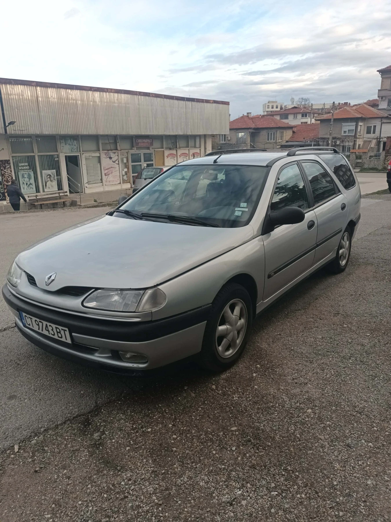 Renault Laguna 1.8, снимка 2 - Автомобили и джипове - 54278221