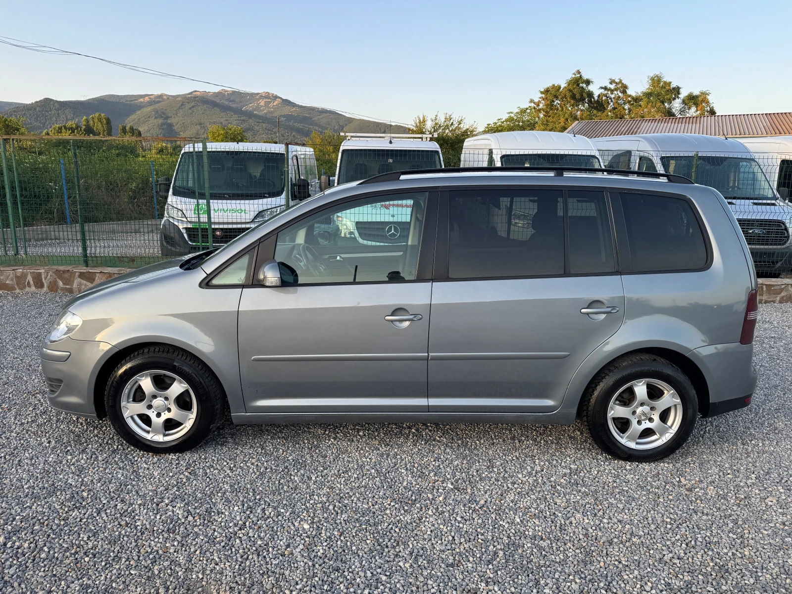 VW Touran 2.0TDi* 2009г* Германия* 6ск* 7местен* Топ, снимка 7 - Автомобили и джипове - 55425171