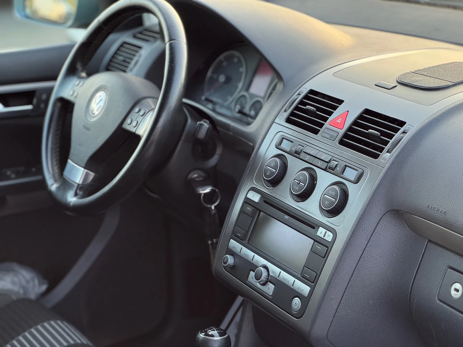 VW Touran 2.0TDi* 2009г* Германия* 6ск* 7местен* Топ, снимка 13 - Автомобили и джипове - 55425171