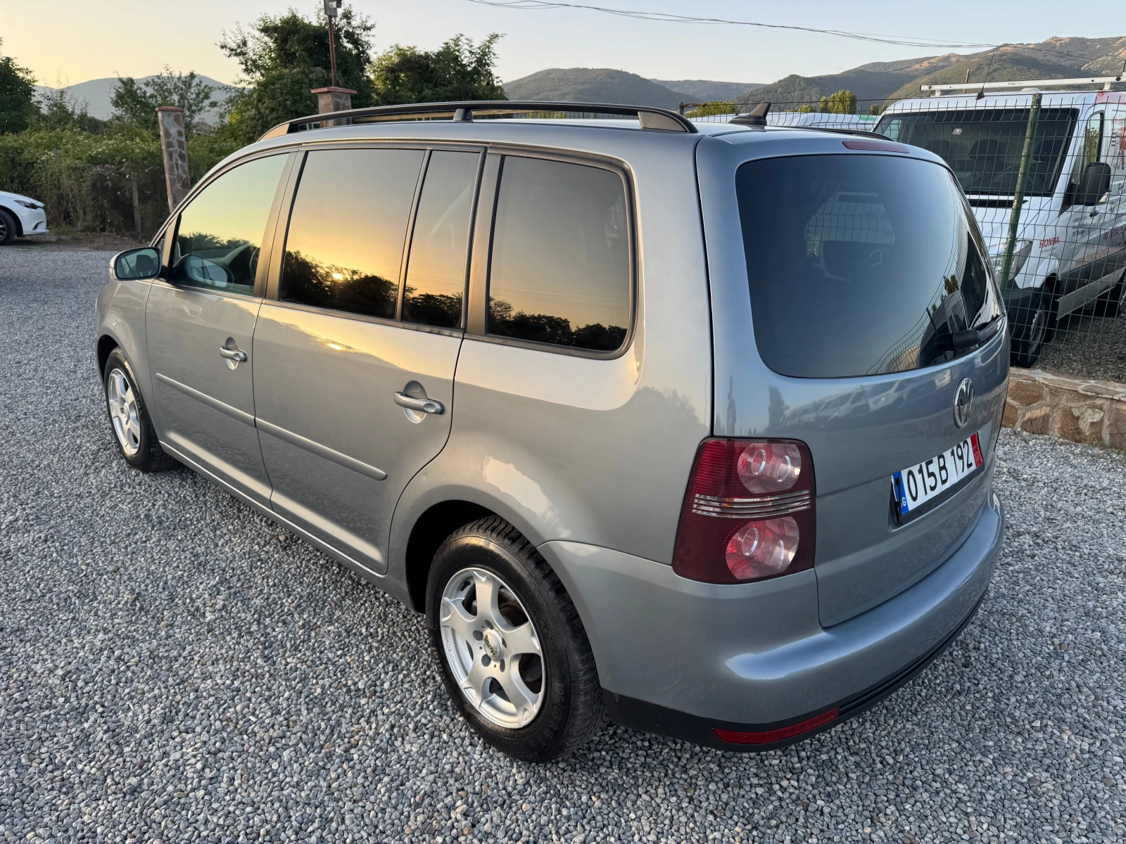VW Touran 2.0TDi* 2009г* Германия* 6ск* 7местен* Топ, снимка 5 - Автомобили и джипове - 55425171