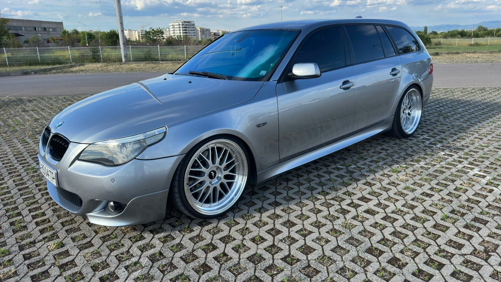 BMW 530 BMW E61 | RWD | MT