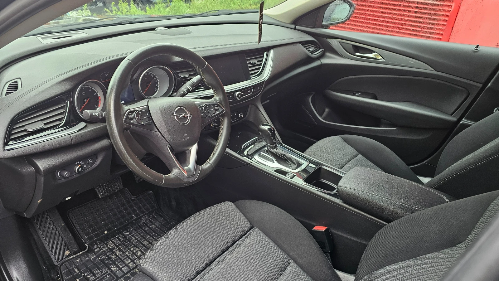 Opel Insignia 1.5 Turbo, снимка 3 - Автомобили и джипове - 56704511