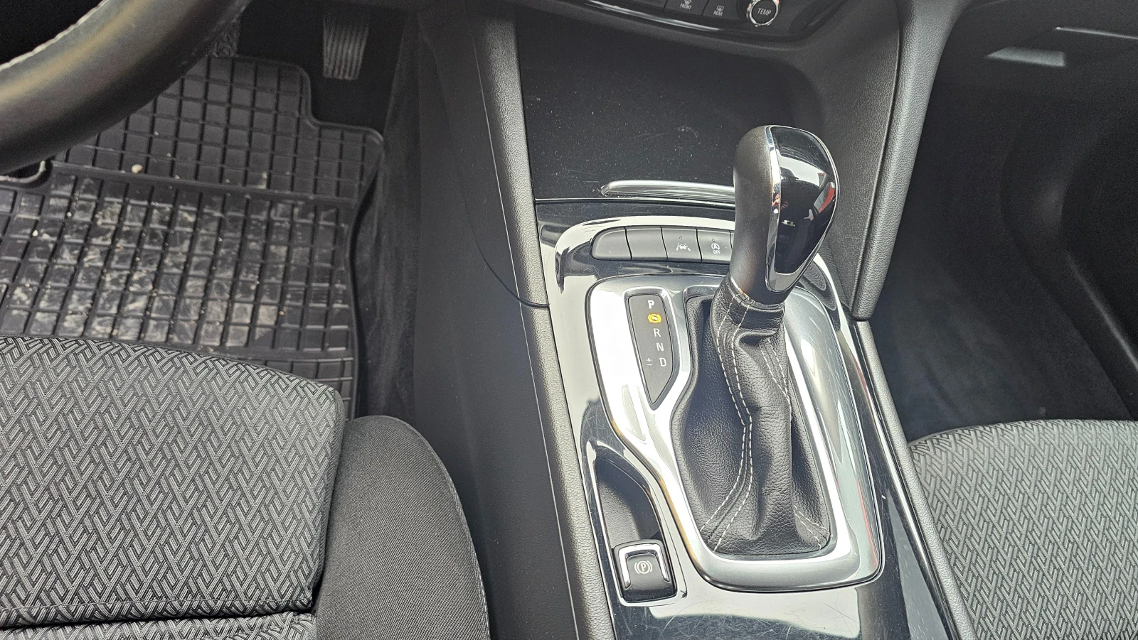 Opel Insignia 1.5 Turbo, снимка 5 - Автомобили и джипове - 56704511