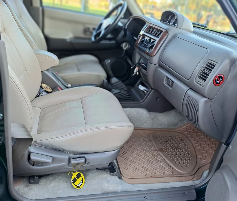 Mitsubishi Pajero sport 2.5D, снимка 15 - Автомобили и джипове - 52057949