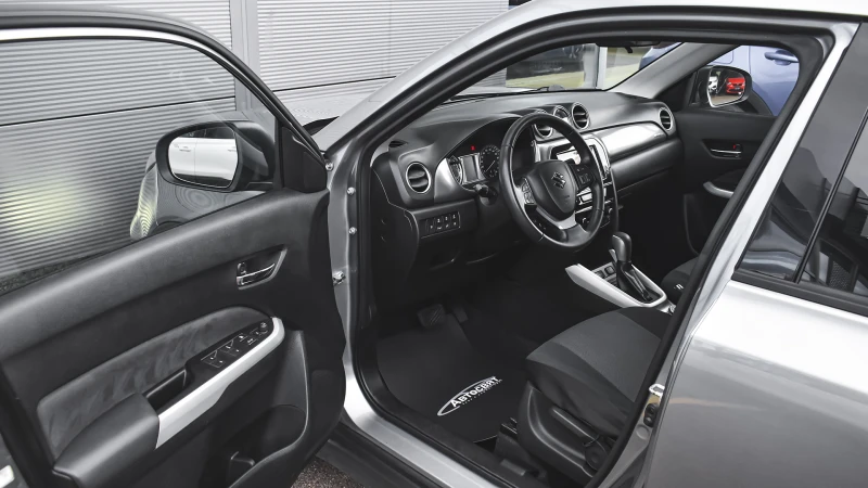 Suzuki Vitara 1.6 VVT 4x4 Automatic, снимка 8 - Автомобили и джипове - 52036423