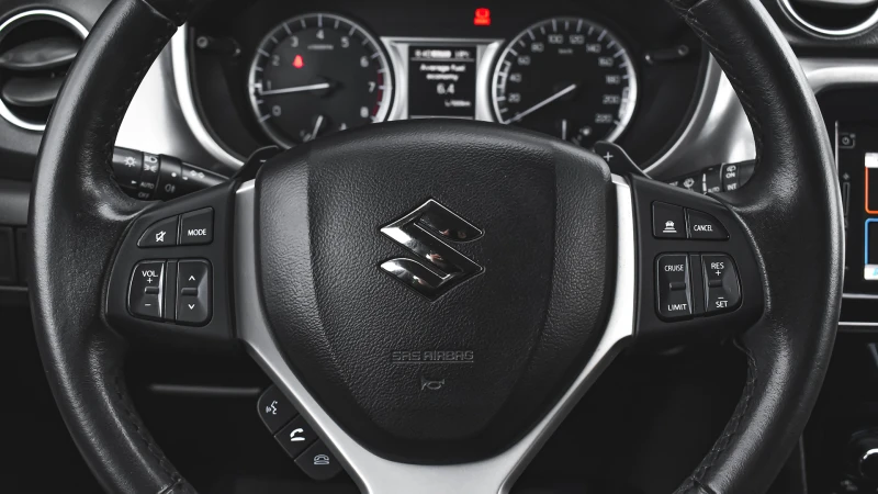 Suzuki Vitara 1.6 VVT 4x4 Automatic, снимка 13 - Автомобили и джипове - 52036423