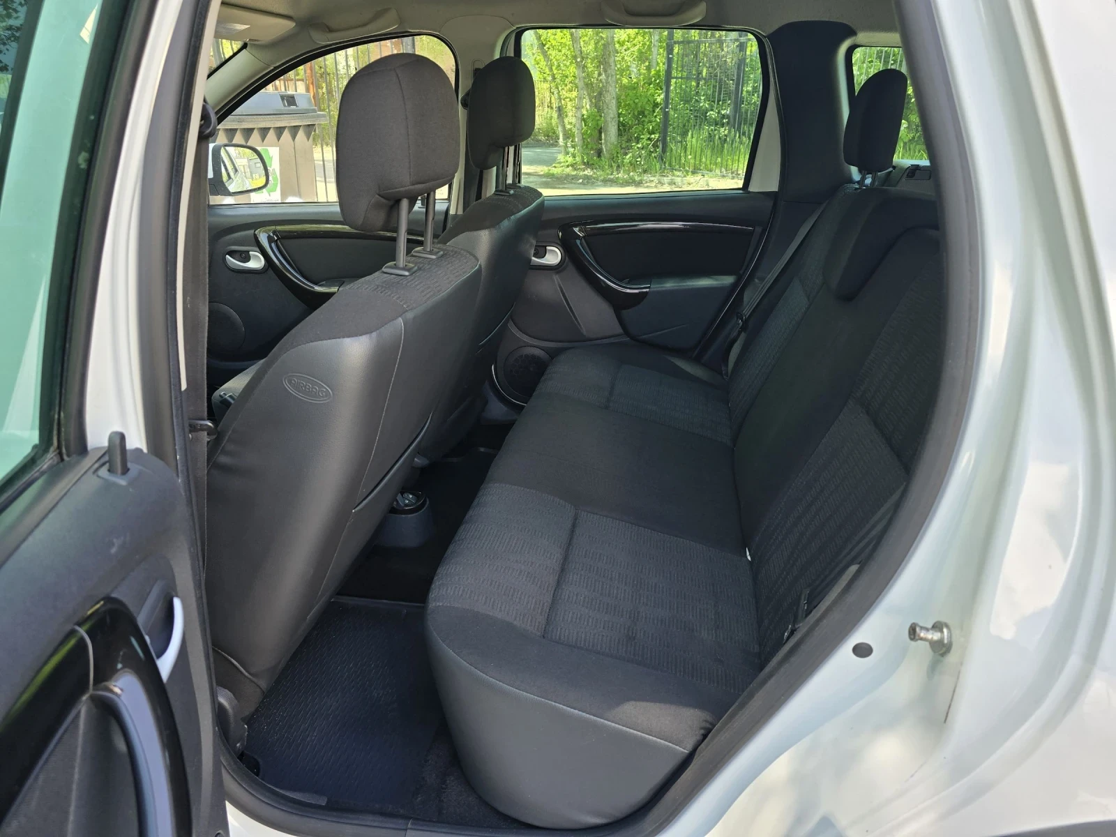 Dacia Duster 1.5 DCI/4X4/LAUREATE/110KC - изображение 10