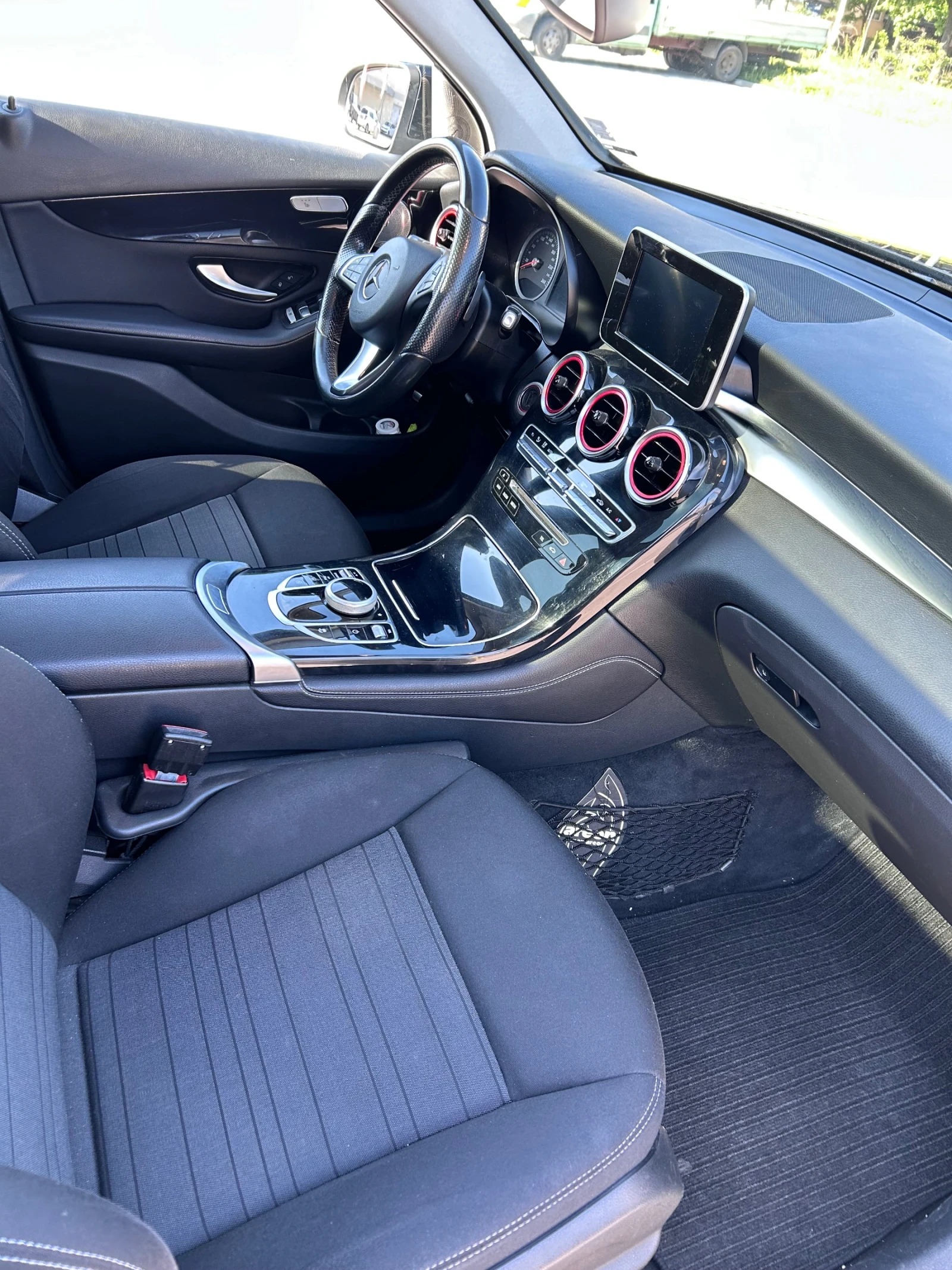 Mercedes-Benz GLC 220 2.2d 4Matic, снимка 6 - Автомобили и джипове - 54385891