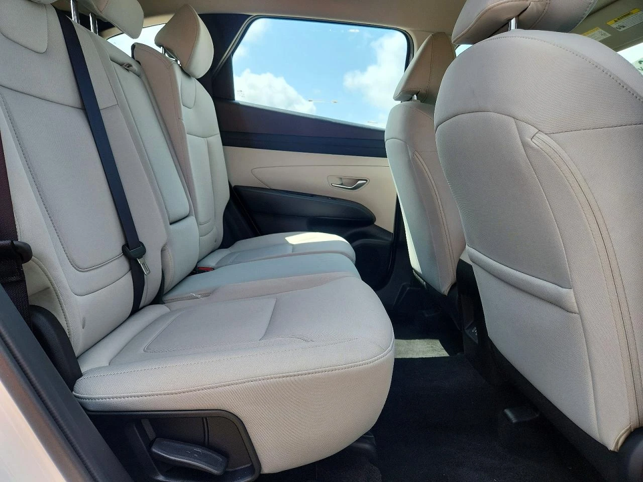 Hyundai Tucson SE, снимка 11 - Автомобили и джипове - 54776474